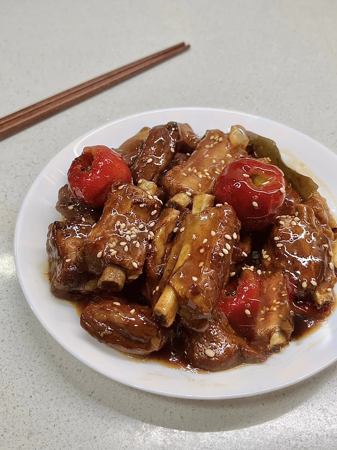 Glazed pork ribs with red hawthorn pieces.