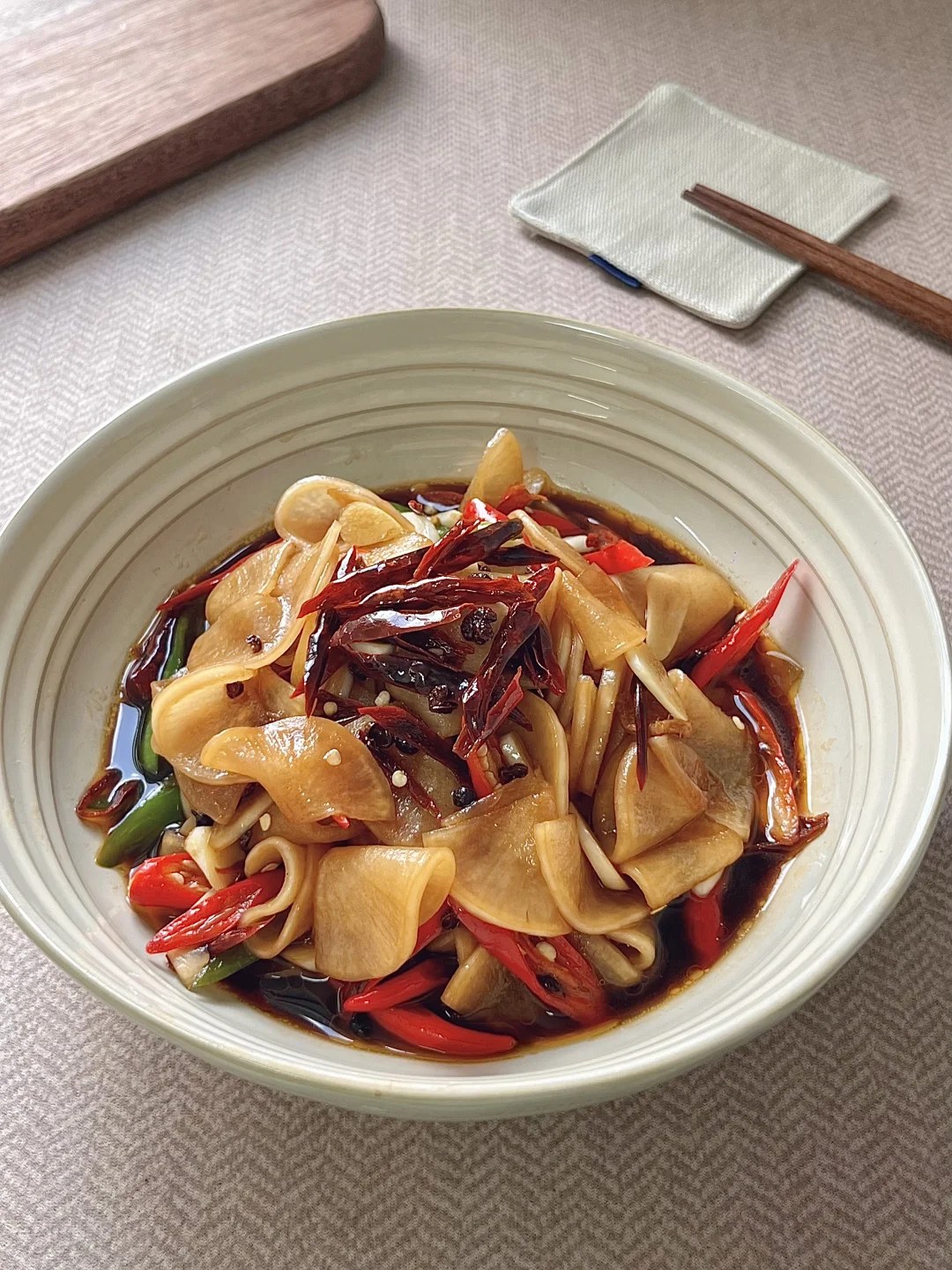 Thin radish slices with garlic and dried chiles.