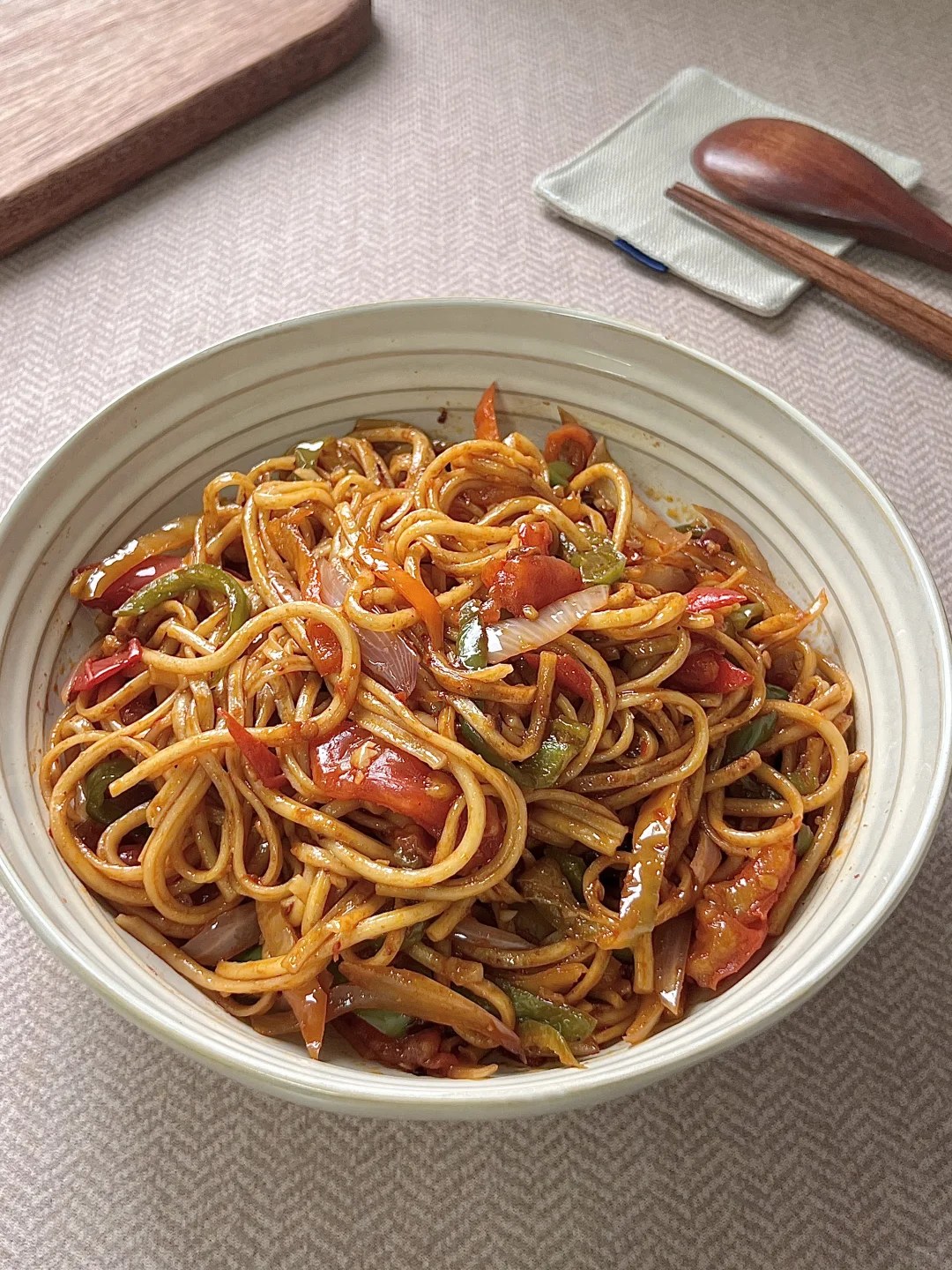 Broad noodles with tomato and green and red peppers.